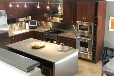 Inspiration for a contemporary kitchen remodel in Richmond