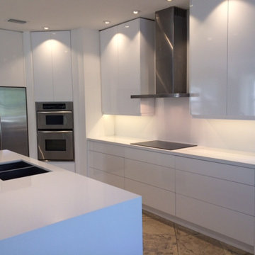 HIGH GLOSS KITCHEN