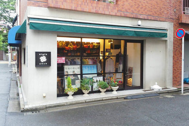 東京23区にあるシャビーシック調のおしゃれな住まいの写真