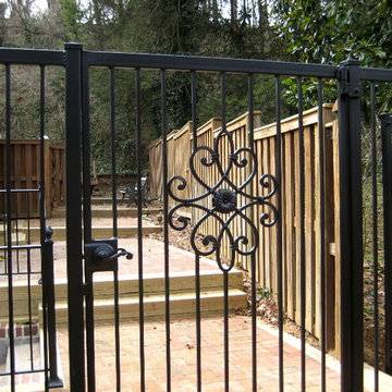 g013 Custom Courtyard Fencing and Gate