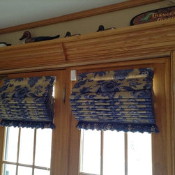 Kitchen Drapes and Shades - Roman Shades
