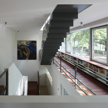 Muebles debajo de ventanas largas o altas