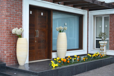 Entryway - contemporary entryway idea in Delhi