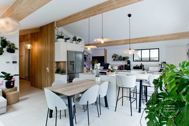 Réalisation d'une salle à manger design.