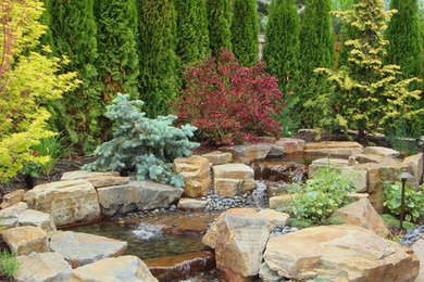 Inspiration for a traditional landscaping in Seattle.