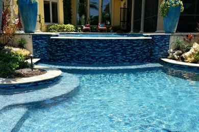 Pool - modern pool idea in Miami