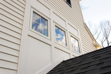 Home design - mid-sized transitional home design idea in Boston