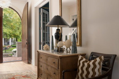 Example of a classic entryway design
