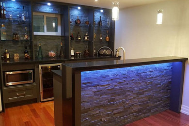 Home bar photo in Toronto