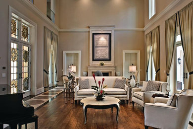 Example of a classic living room design in Orlando
