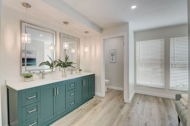 Bathroom - transitional bathroom idea in Jacksonville
