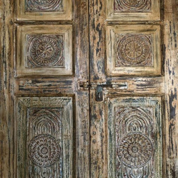 ANTIQUE DOORS AND ARCHITECTURE