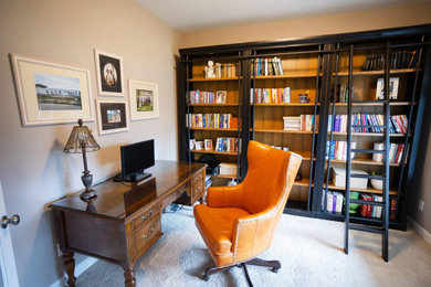Example of a classic home office design in Minneapolis