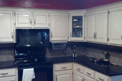 Example of a classic kitchen design in Kansas City