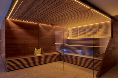 Moderner Pool
