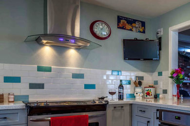 Example of a classic kitchen design in Seattle