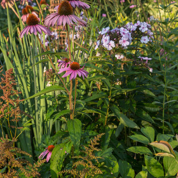 My Houzz: A Canadian Garden Is Well-Prepared for the Cold Weather Ahead