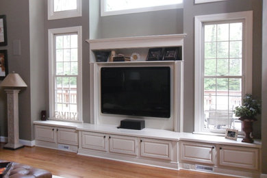 Example of a classic family room design in DC Metro