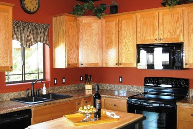 Example of a classic kitchen design in Phoenix