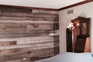 Example of a farmhouse family room design in Chicago