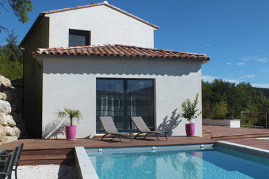 Aménagement d'une piscine méditerranéenne.