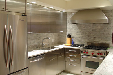 Inspiration for a contemporary kitchen remodel in Chicago
