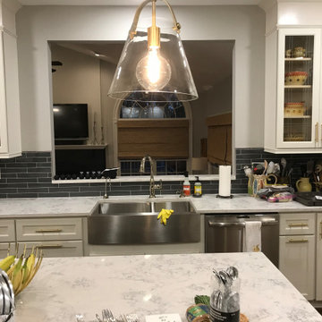 JE1-TG two tune Transitional Kitchen, Bar and Coffee Room