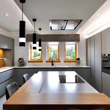 Bespoke Oak Detail Kitchen