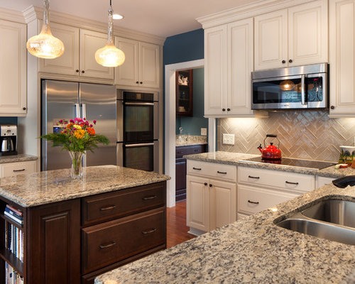 Small Traditional Eat-In Kitchen Design Ideas & Remodel Pictures | Houzz