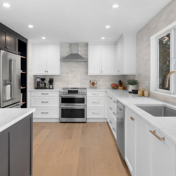 Spacious Kitchen with 3-tone Color Palette