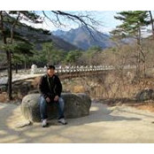Lee Yee's photo