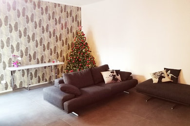 Immagine di un soggiorno design di medie dimensioni con pavimento in gres porcellanato, camino ad angolo e pavimento grigio