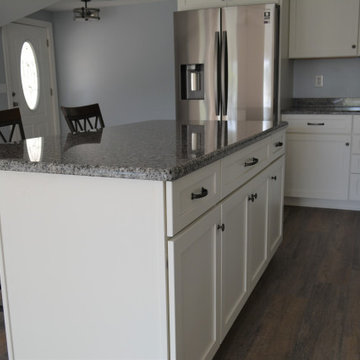 Azul Platino Granite with White Icing Cabinetry