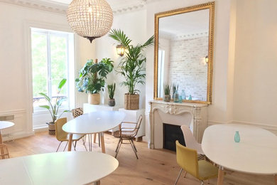 パリにあるトラディショナルスタイルのおしゃれなホームオフィス・書斎の写真