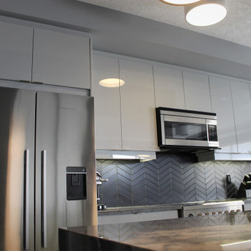 Contemporary high gloss kitchen in downtown luxury condo