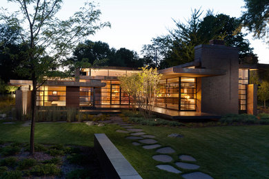 Inspiration for a contemporary home in Milwaukee.