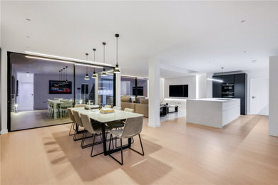 Contemporary dining room in London.