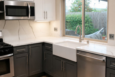 Kitchen - contemporary kitchen idea in Nashville
