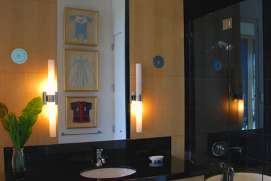 Example of a minimalist bathroom design in San Francisco