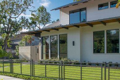 Example of an exterior home design in Houston
