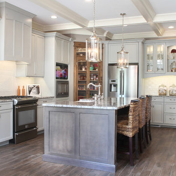 Oak Hollow Transitional Kitchen