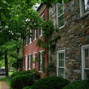 Stone adjoining brick