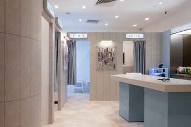 Inspiration for a modern entryway remodel in Singapore