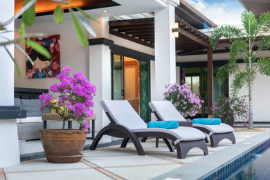 Example of a trendy patio design in Miami