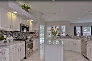 Minimalist kitchen photo in Tampa
