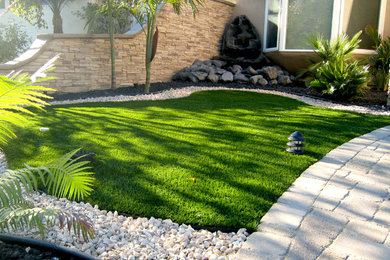Design ideas for a traditional landscaping in Orange County.