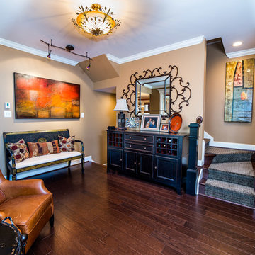 Art Filled Lounge (Bar View)