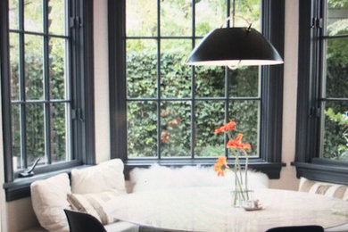Dining room photo in Toronto