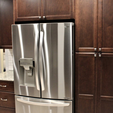 Starmark Kitchen Maple Stratford in Mocha w/ Slab Drawers