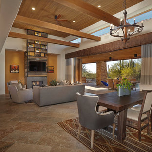 フェニックスのサンタフェスタイルのLDKの画像 (ベージュの壁)